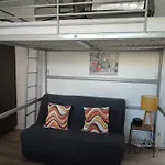 Meuble 1 Piece Entierement Equipe Sans Cloisons Separatives *