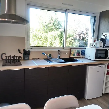 Meuble 1 Piece Entierement Equipe Sans Cloisons Separatives *