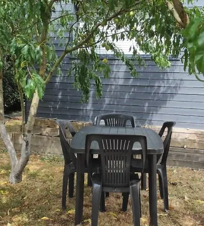 Apartament Meuble 1 Piece Entierement Equipe Sans Cloisons Separatives