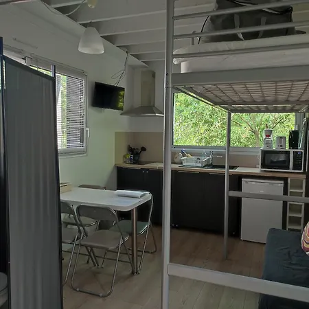 Meuble 1 Piece Entierement Equipe Sans Cloisons Separatives * Chavagnes-en-Paillers