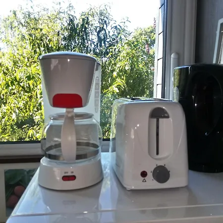 Meuble 1 Piece Entierement Equipe Sans Cloisons Separatives Apartmán