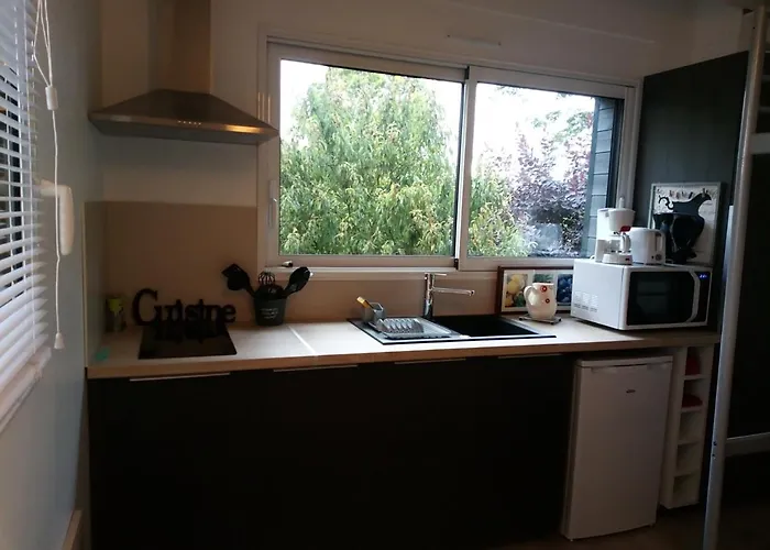 Apartman Meuble 1 Piece Entierement Equipe Sans Cloisons Separatives