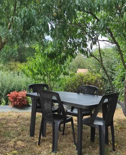 Meuble 1 Piece Entierement Equipe Sans Cloisons Separatives Appartement